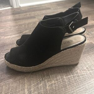 Black wedges